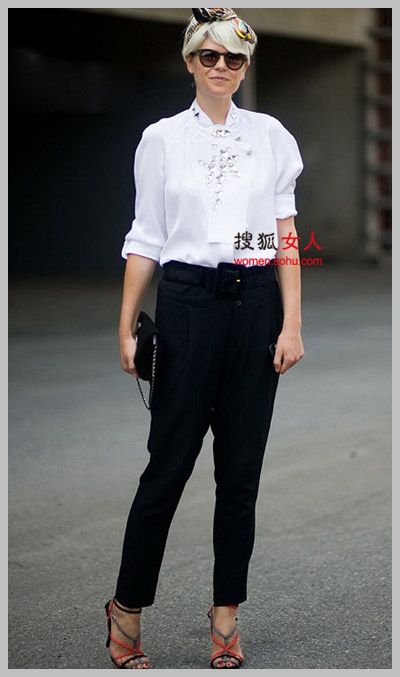 混搭已out！现在流行简约素色小衫